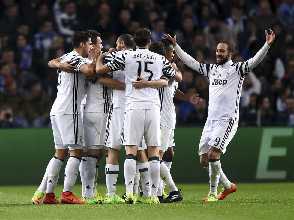 利物浦1-1无奈丢分，切尔西1-3爆冷翻车，阿森纳稳坐英超榜首（利物浦1-1憾平，切尔西1-3爆冷失利，阿森纳继续领跑英超积分榜）