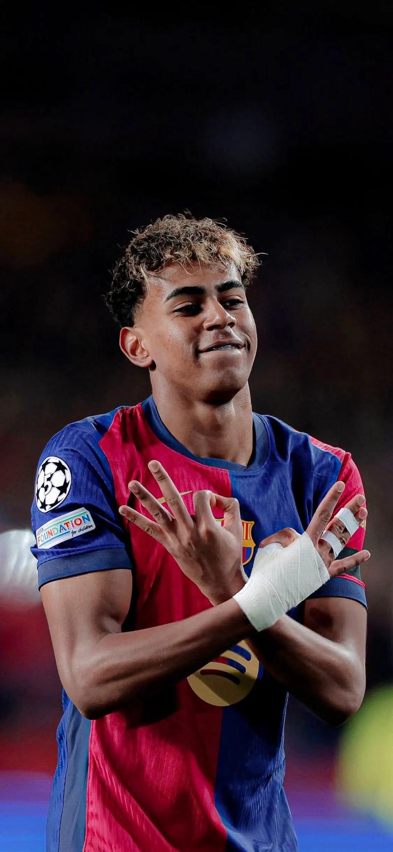 马卡：皇马预计本赛季将收入12.48亿欧，比上赛季增加6350万（马卡：皇马本季营收预计达12.48亿欧，较上季增长6350万）