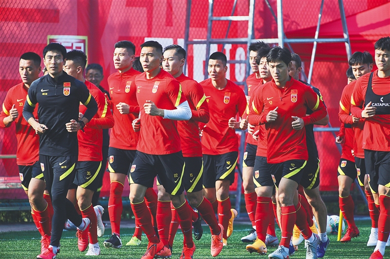 英媒：利物浦与塞梅尼奥谈妥个人条款，并匹配了曼城的报价（英媒：利物浦已与塞梅尼奥达成个人协议，报价与曼城持平）