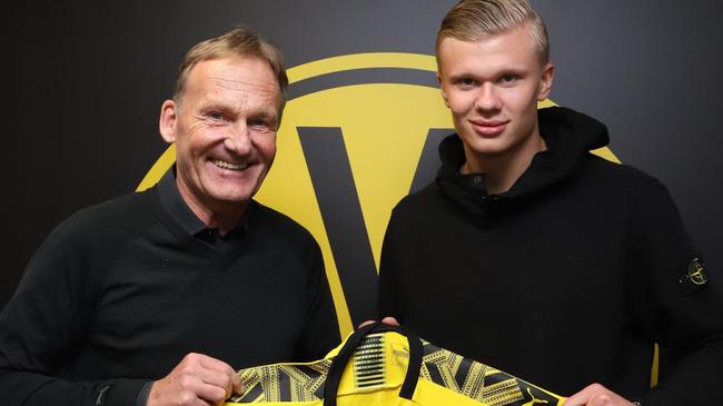 TA：利物浦球迷拒为种族歧视认罪，涉嫌英超首轮骂塞梅尼奥（TA：被指英超首轮对塞梅尼奥实施种族辱骂，利物浦球迷拒绝认罪）