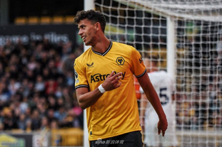 TA：皇马寻求引进后卫和中场；他们愿听取对罗德里戈的报价（TA：皇马欲补强后卫与中场，愿听取罗德里戈报价）