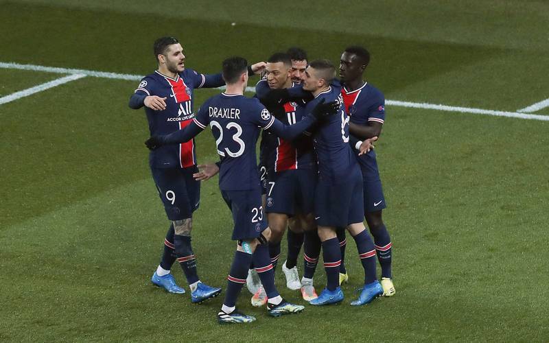 哈里·凯恩替补出场打入帽子戏法，五星拜仁轻松战胜斯图加特（哈里·凯恩替补戴帽，拜仁轻取斯图加特）