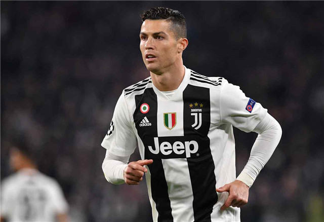 意甲劲旅末分钟遭绝杀，主帅怒斥裁判（意甲强队补时遭绝杀，主帅怒批裁判）