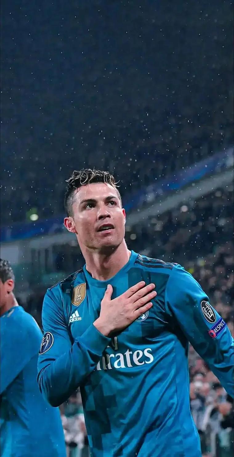 利兹联考虑签下RB莱比锡中卫（利兹联有意引进莱比锡红牛中卫）