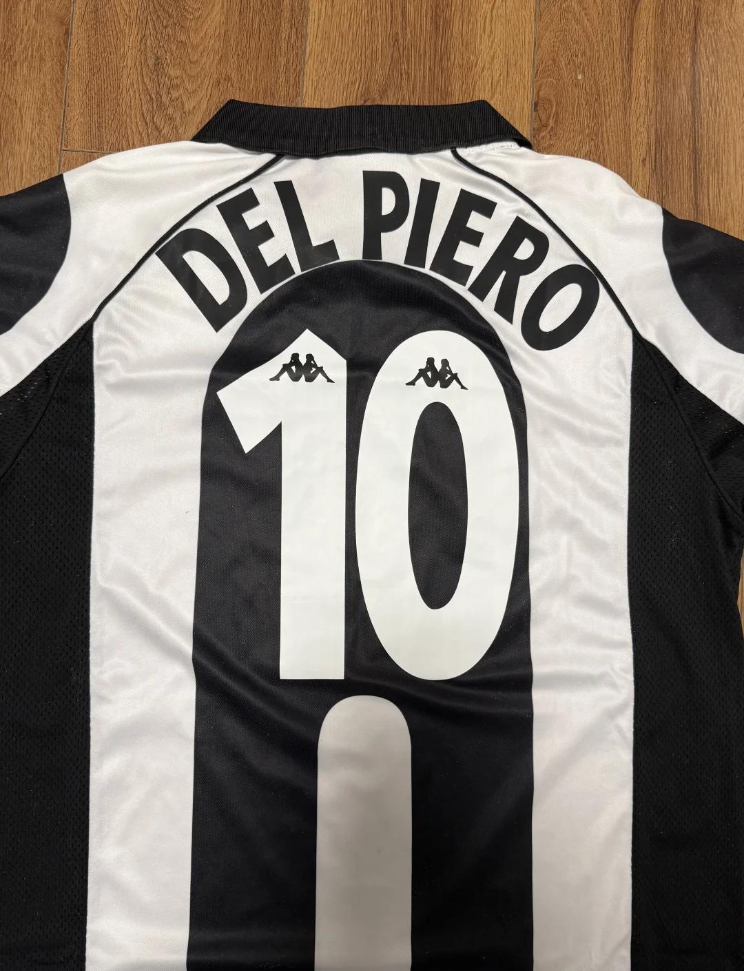 意甲球员在第12轮比赛中涂上红色面彩，向针对女性的暴力说不