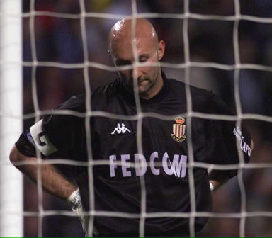 记者：斯卡洛尼将带着大力神杯参加世界杯抽签仪式（据记者报道，斯卡洛尼将携大力神杯出席世界杯抽签仪式）