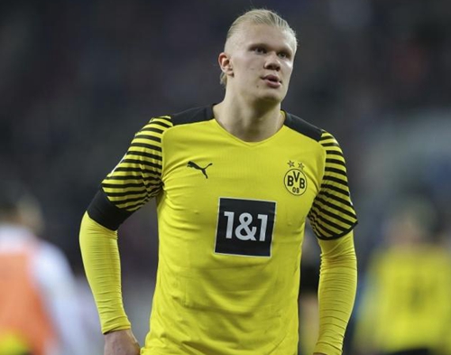 阿德莱德联官方：古德温在场边默默支持着队友们（阿德莱德联官宣：古德温场边观战，低调为队友打气）