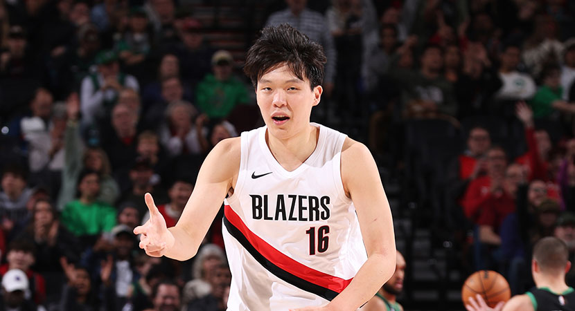 篮球勇士替补球员连续得分上双（勇士替补席连场有人得分上双）