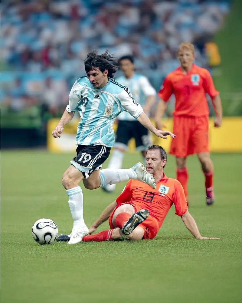 詹姆斯本赛季场均仅15.2分&生涯最低，新秀赛季为20.9分（詹姆斯本季场均仅15.2分创生涯新低，新秀赛季曾达20.9分）