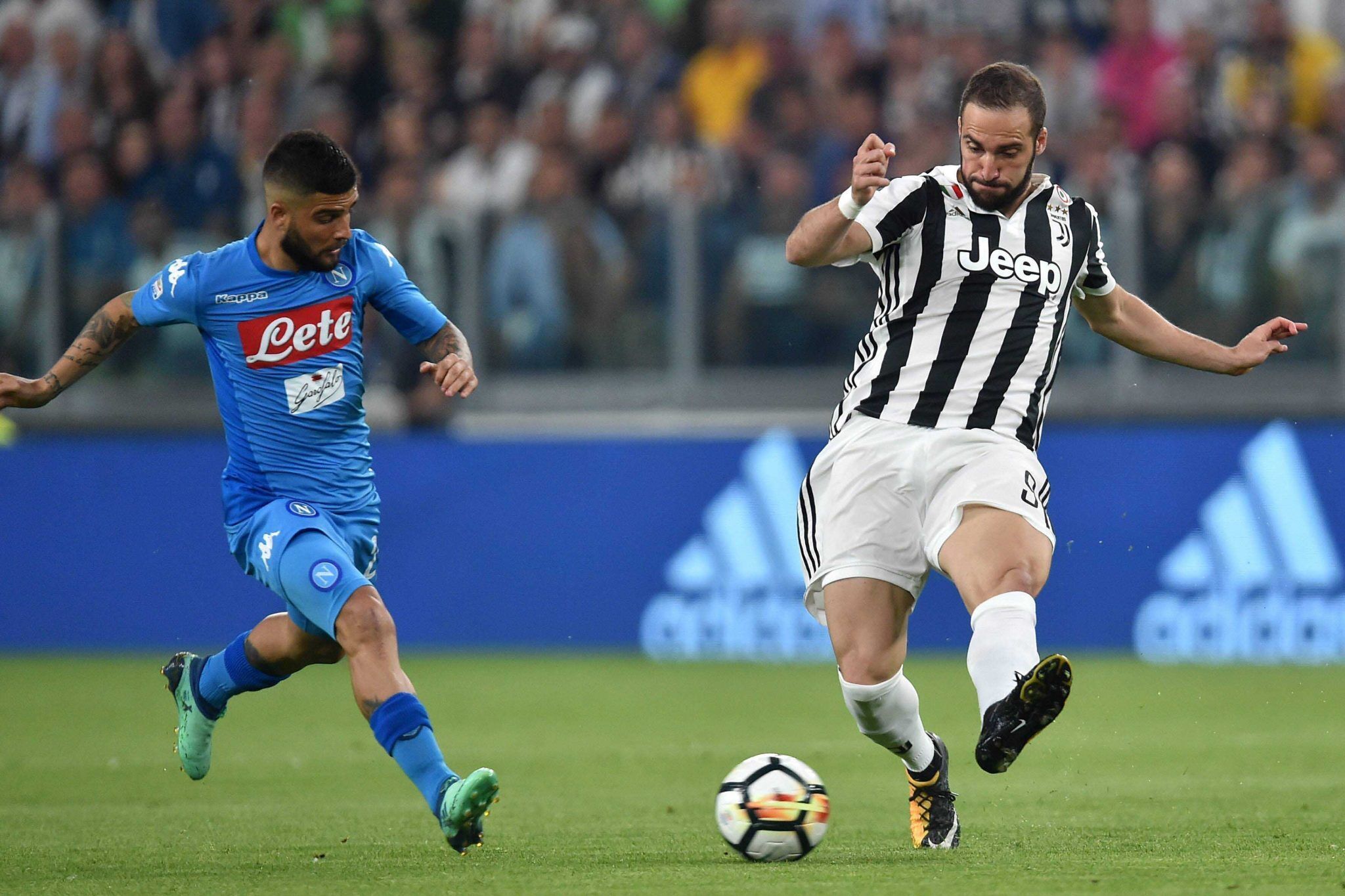 英媒：波罗赛后怒吼贝里瓦尔，对后者绕场致谢热刺球迷不满（英媒：波罗赛后怒斥贝里瓦尔，不满其绕场向热刺球迷致谢）