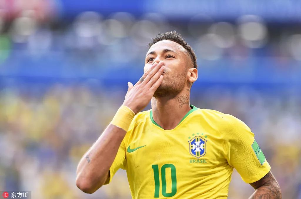 朱利亚诺谈单场最佳：这是我第一个奖杯，被认可让我特别高兴（朱利亚诺谈当选全场最佳：首座奖杯到手，获认可令我格外开心）